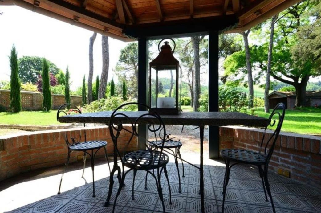 Villa Ottocentesca Immersa Nel Verde Montecavolo Exterior photo