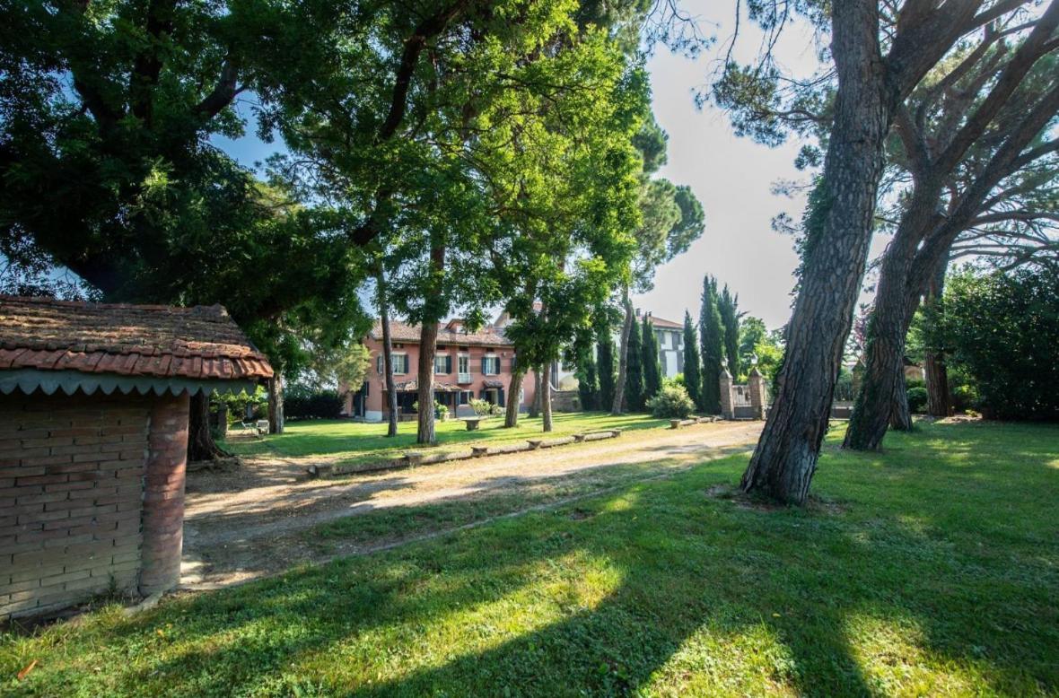 Villa Ottocentesca Immersa Nel Verde Montecavolo Exterior photo